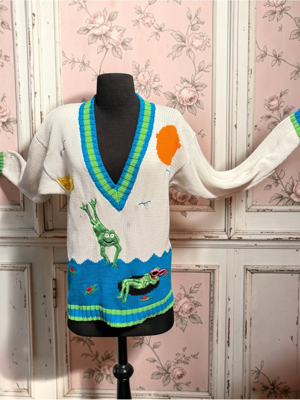 Vintage whismical frog theme deep V neck sweater